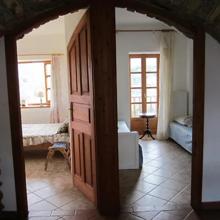 Апартаменты τhanassis House